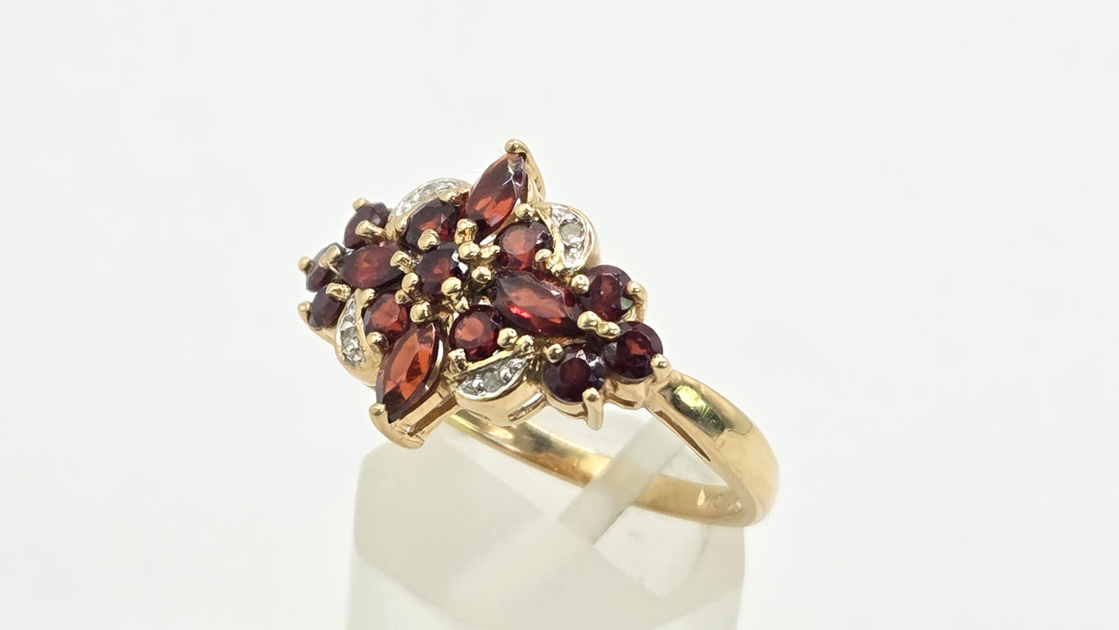 Vintage: 9ct Gold Garnet & Diamond Starburst Cluster Dress Ring