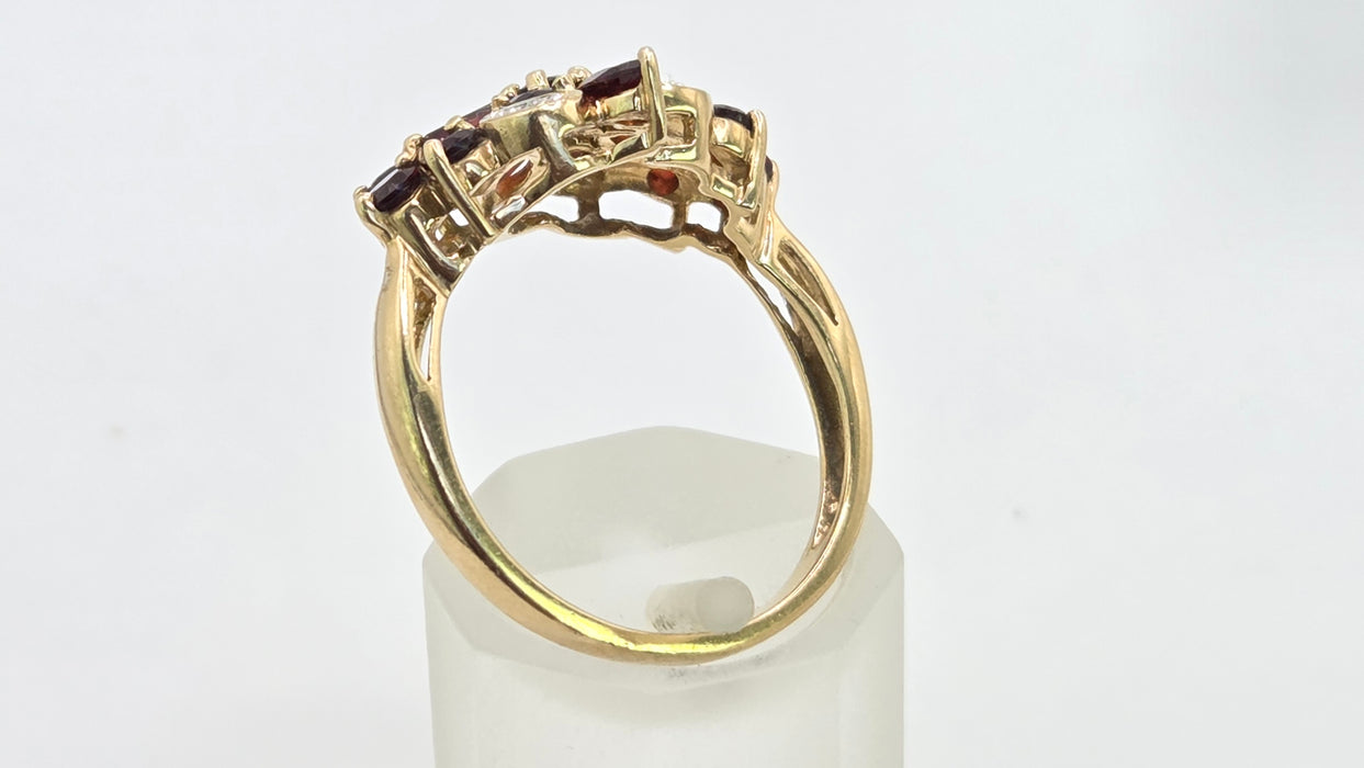 Vintage: 9ct Gold Garnet & Diamond Starburst Cluster Dress Ring