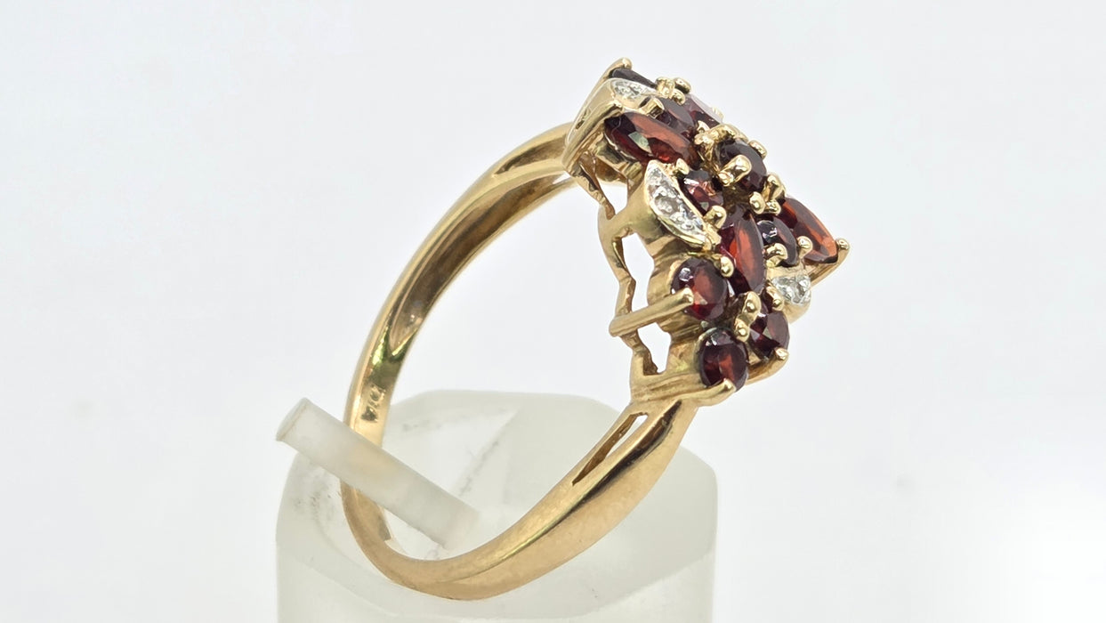 Vintage: 9ct Gold Garnet & Diamond Starburst Cluster Dress Ring