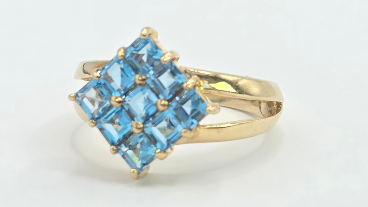 Vintage: 9ct Yellow Gold Blue Topaz Geometric Cluster Ring