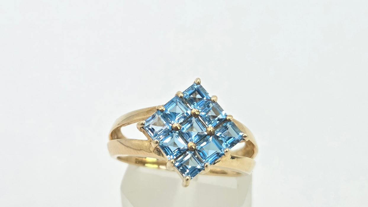 Vintage: 9ct Yellow Gold Blue Topaz Geometric Cluster Ring