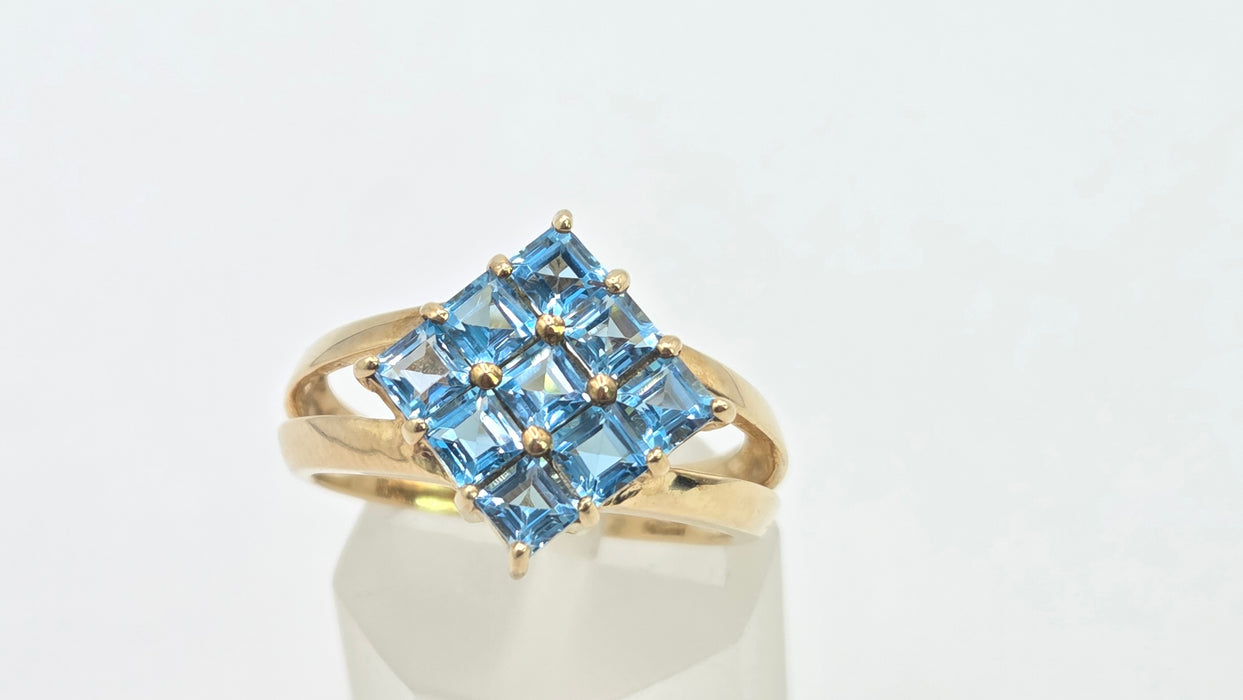 Vintage: 9ct Yellow Gold Blue Topaz Geometric Cluster Ring