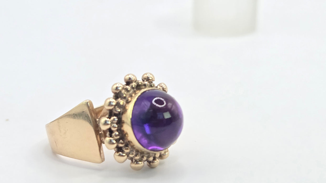 Vintage: 9ct Gold Round Cabochon Amethyst Cocktail Ring — From 1970