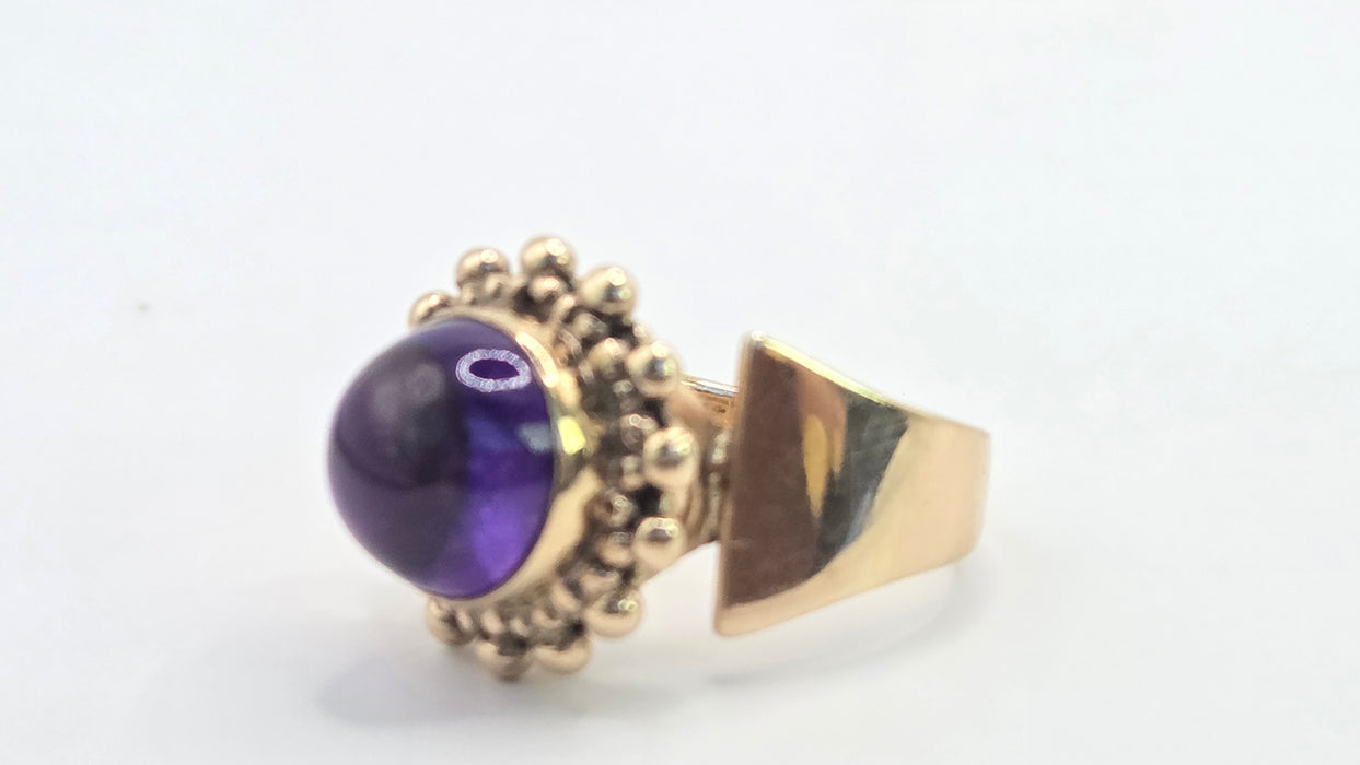Vintage: 9ct Gold Round Cabochon Amethyst Cocktail Ring — From 1970