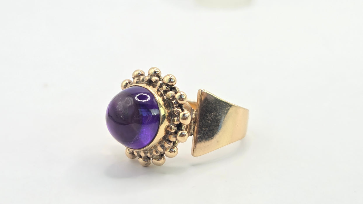 Vintage: 9ct Gold Round Cabochon Amethyst Cocktail Ring — From 1970