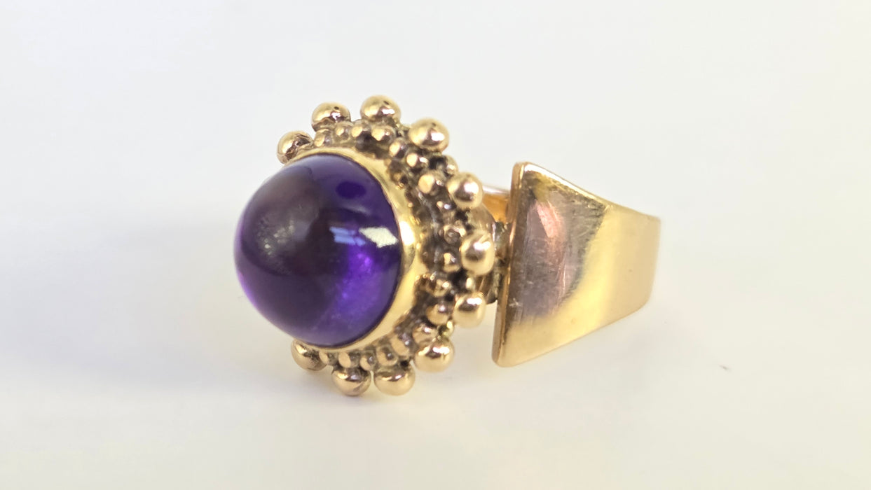 Vintage: 9ct Gold Round Cabochon Amethyst Cocktail Ring — From 1970