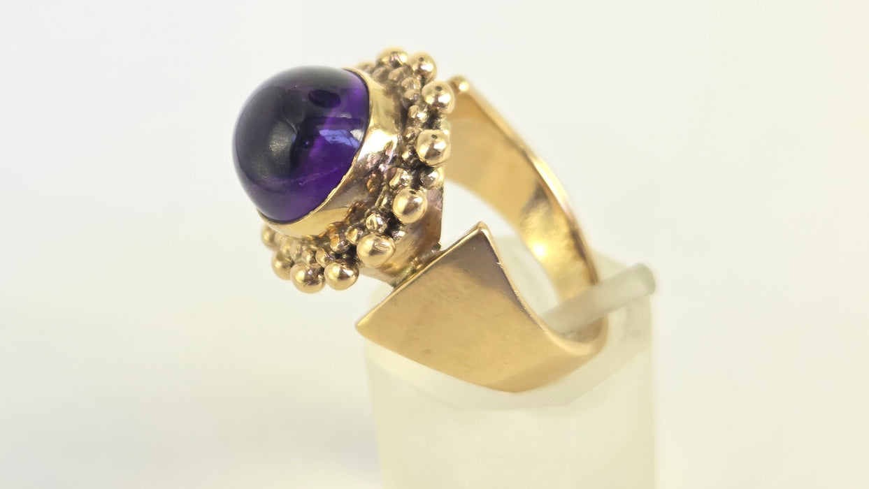 Vintage: 9ct Gold Round Cabochon Amethyst Cocktail Ring — From 1970