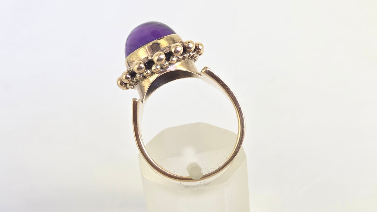 Vintage: 9ct Gold Round Cabochon Amethyst Cocktail Ring — From 1970