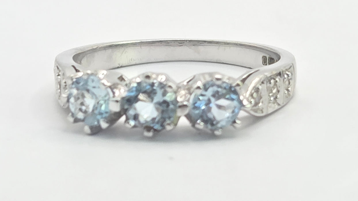 Vintage: 9ct White Gold Blue Topaz & Diamond Trilogy Ring