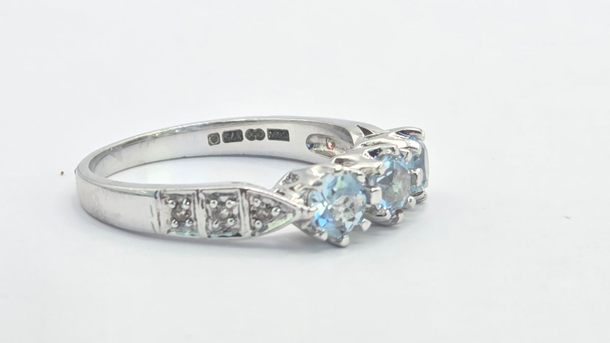 Vintage: 9ct White Gold Blue Topaz & Diamond Trilogy Ring