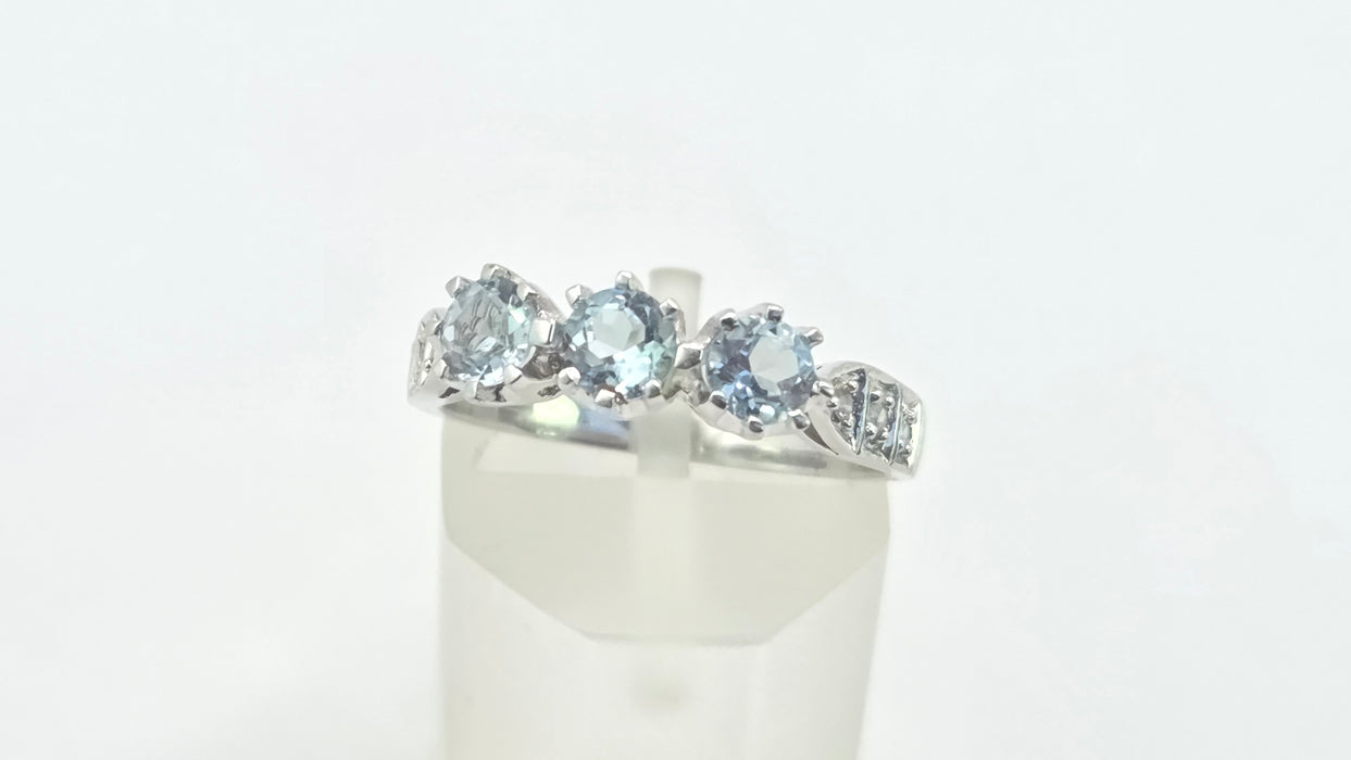 Vintage: 9ct White Gold Blue Topaz & Diamond Trilogy Ring