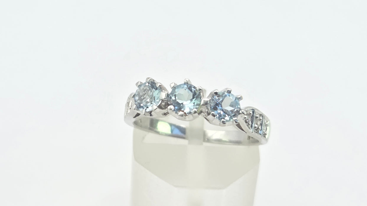 Vintage: 9ct White Gold Blue Topaz & Diamond Trilogy Ring