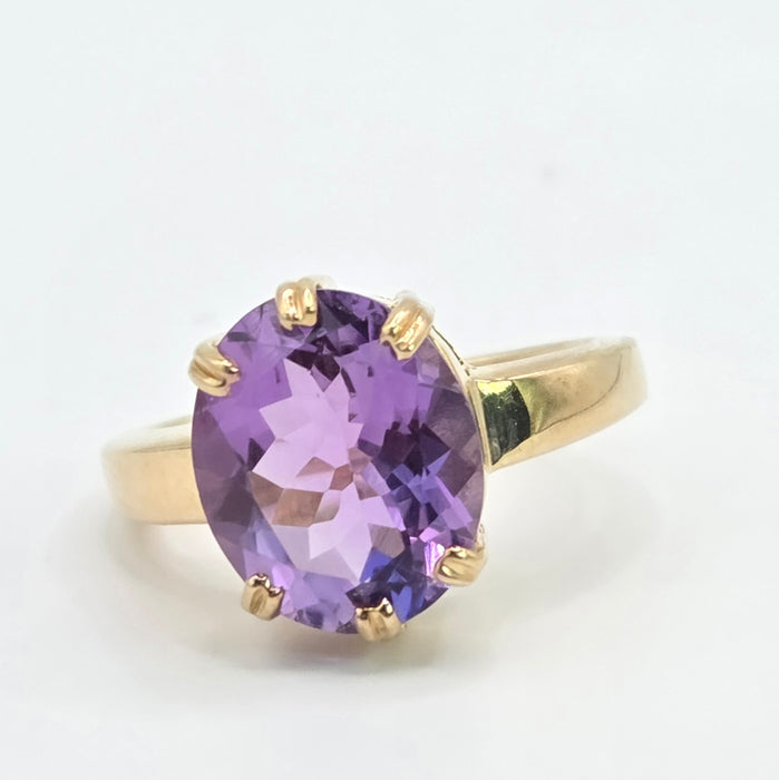 Vintage: 9ct Gold Oval Amethyst Solitaire Ring