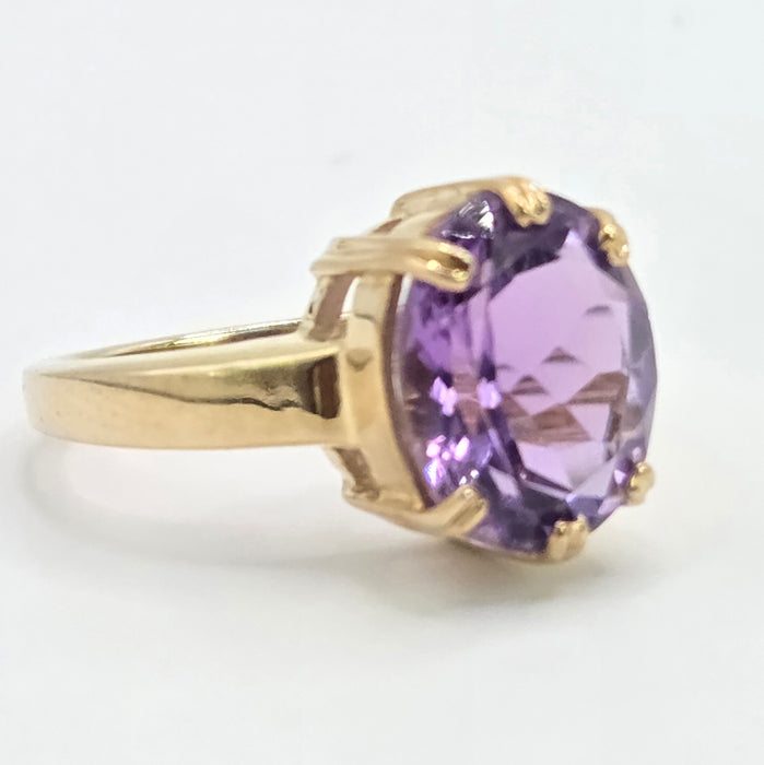 Vintage: 9ct Gold Oval Amethyst Solitaire Ring