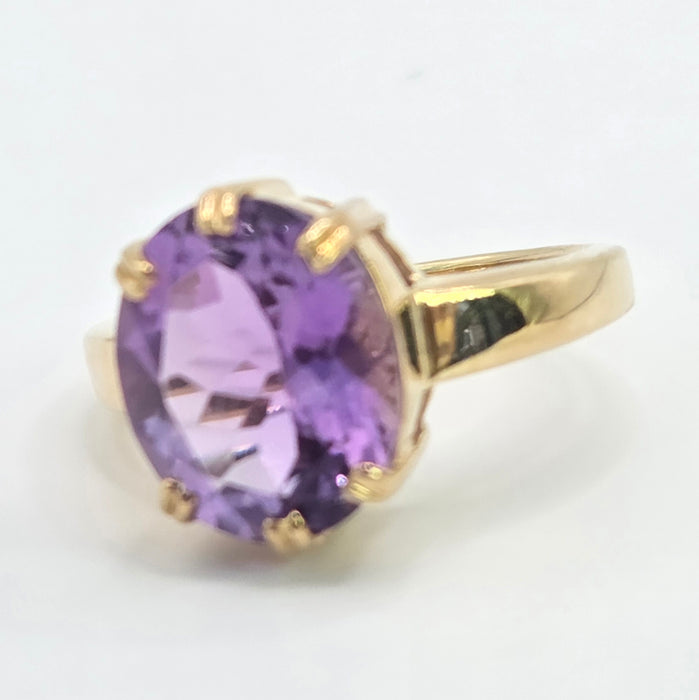 Vintage: 9ct Gold Oval Amethyst Solitaire Ring
