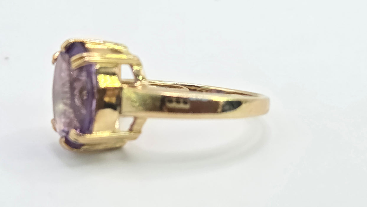 Vintage: 9ct Gold Oval Amethyst Solitaire Ring
