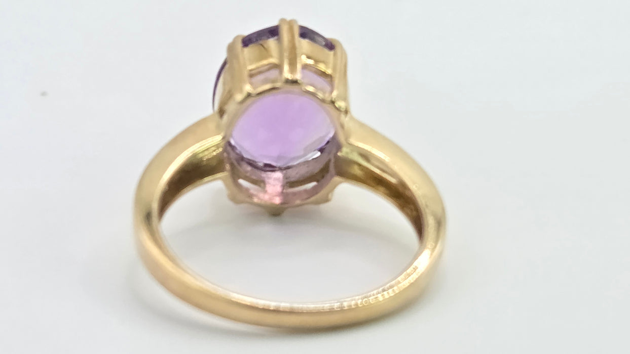 Vintage: 9ct Gold Oval Amethyst Solitaire Ring