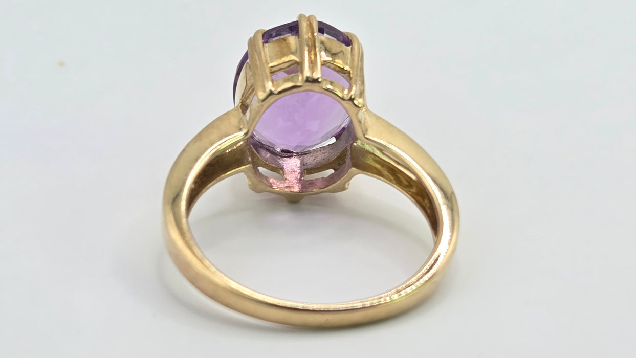 Vintage: 9ct Gold Oval Amethyst Solitaire Ring