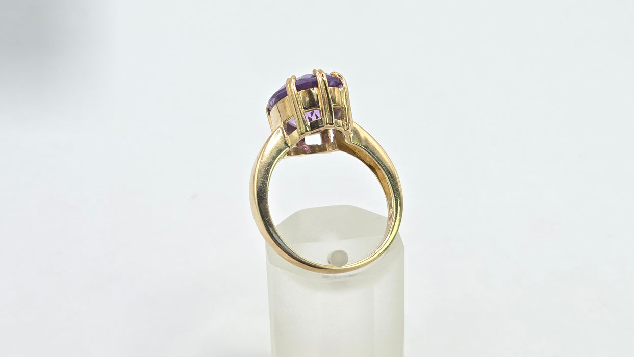 Vintage: 9ct Gold Oval Amethyst Solitaire Ring