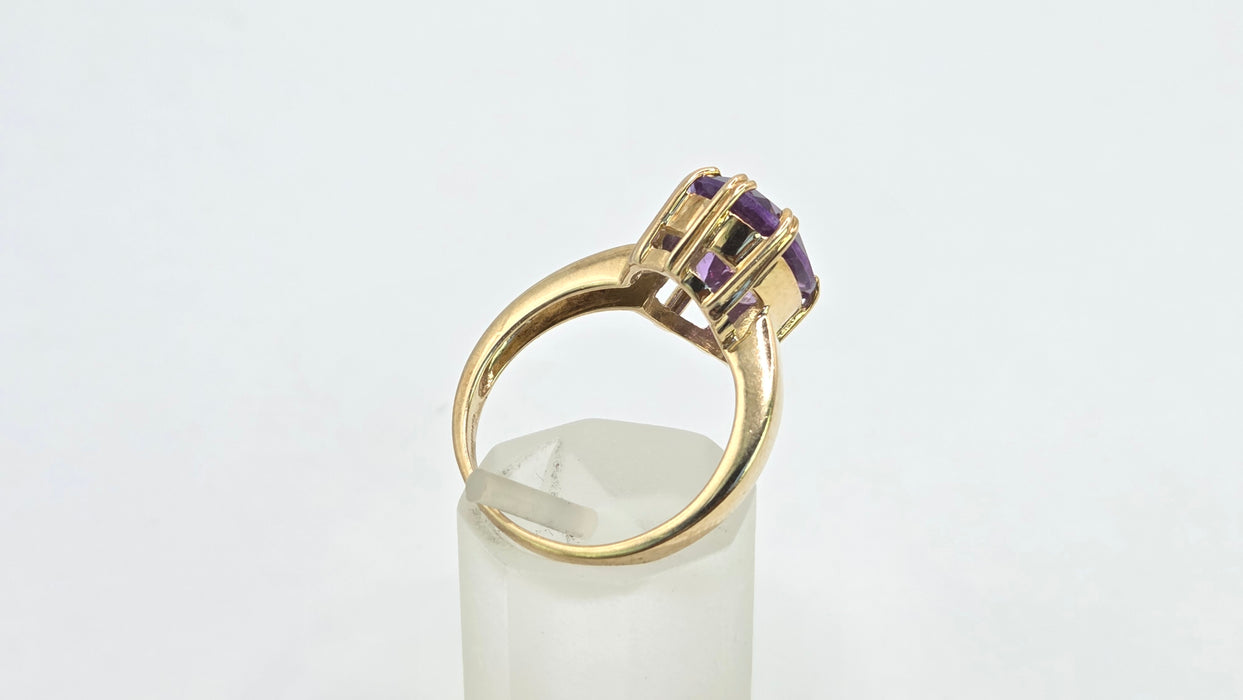 Vintage: 9ct Gold Oval Amethyst Solitaire Ring