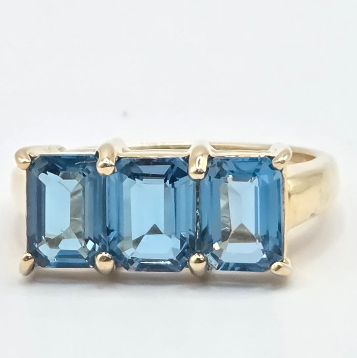 Vintage: 9ct Gold London Blue Topaz Trilogy Ring