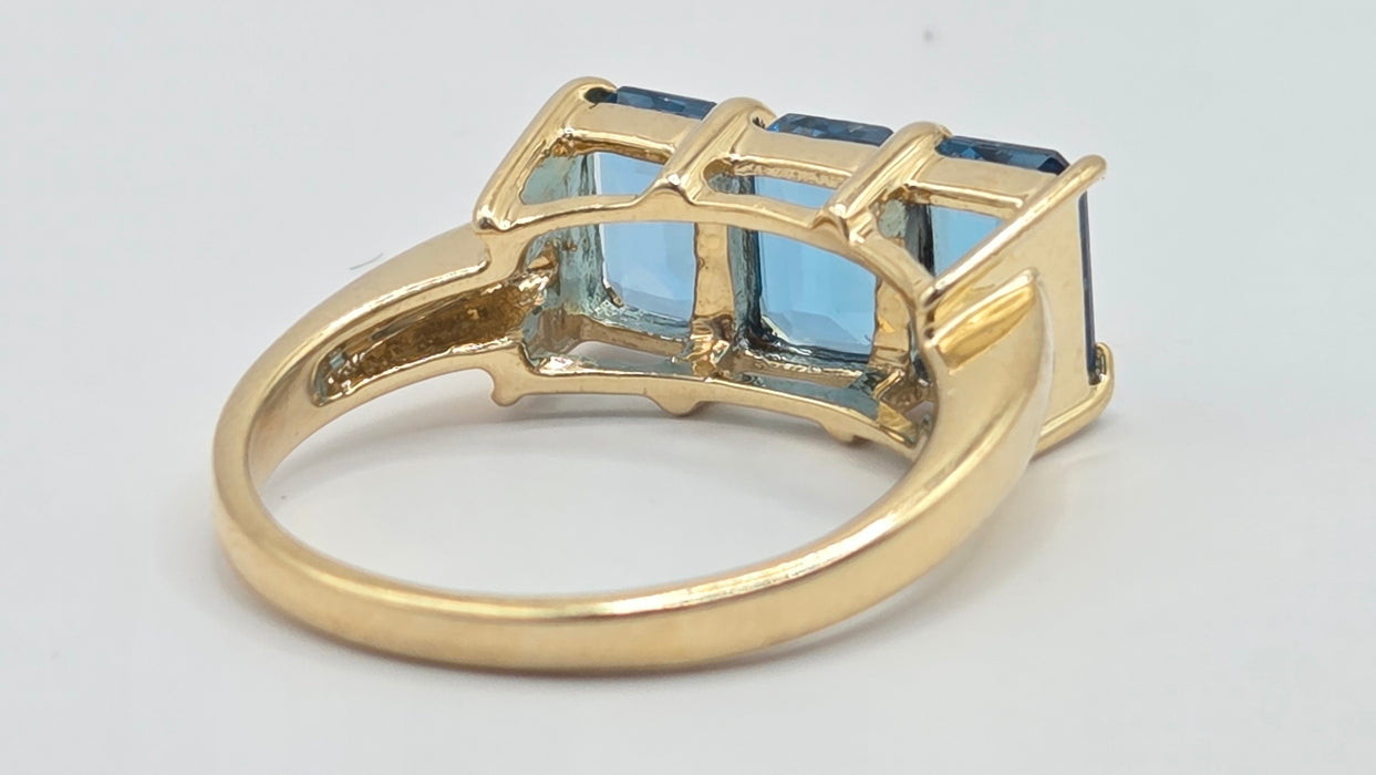 Vintage: 9ct Gold London Blue Topaz Trilogy Ring