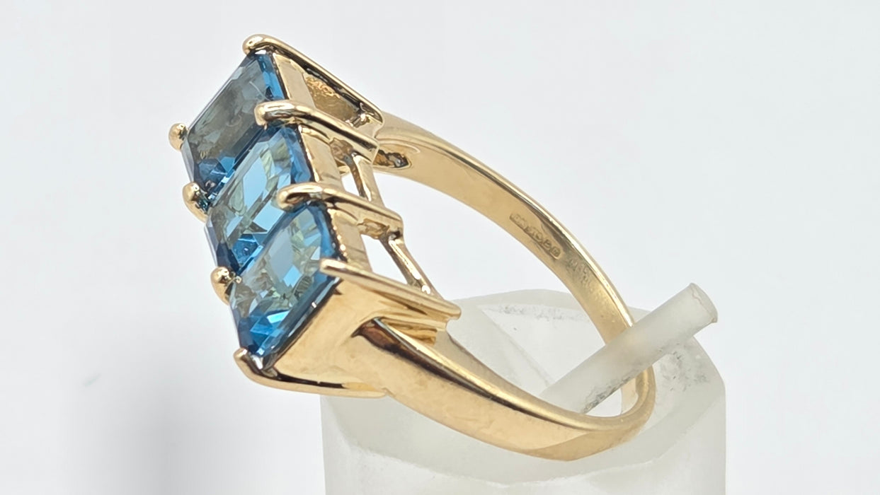 Vintage: 9ct Gold London Blue Topaz Trilogy Ring