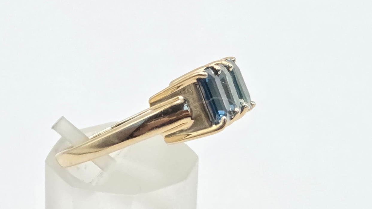 Vintage: 9ct Gold London Blue Topaz Trilogy Ring