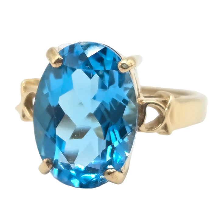 Vintage: 9ct Gold Blue Topaz Solitaire Ring