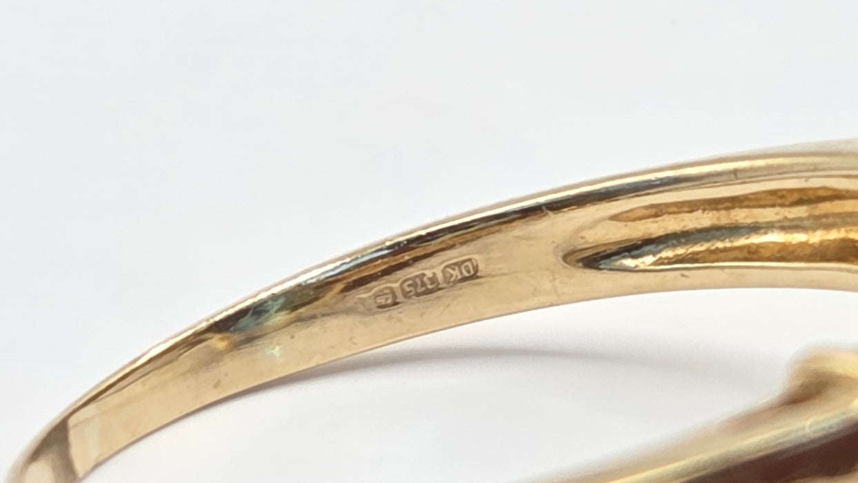 Vintage: 9ct Gold Blue Topaz Solitaire Ring