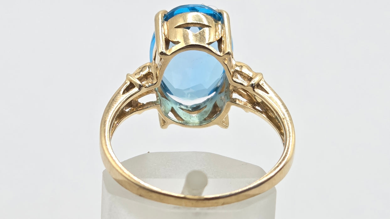 Vintage: 9ct Gold Blue Topaz Solitaire Ring