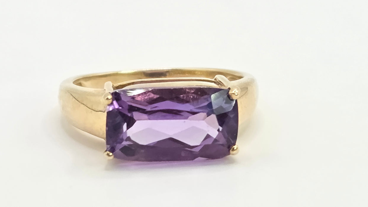 Vintage: 9ct Gold Rectangular Amethyst Solitaire Ring