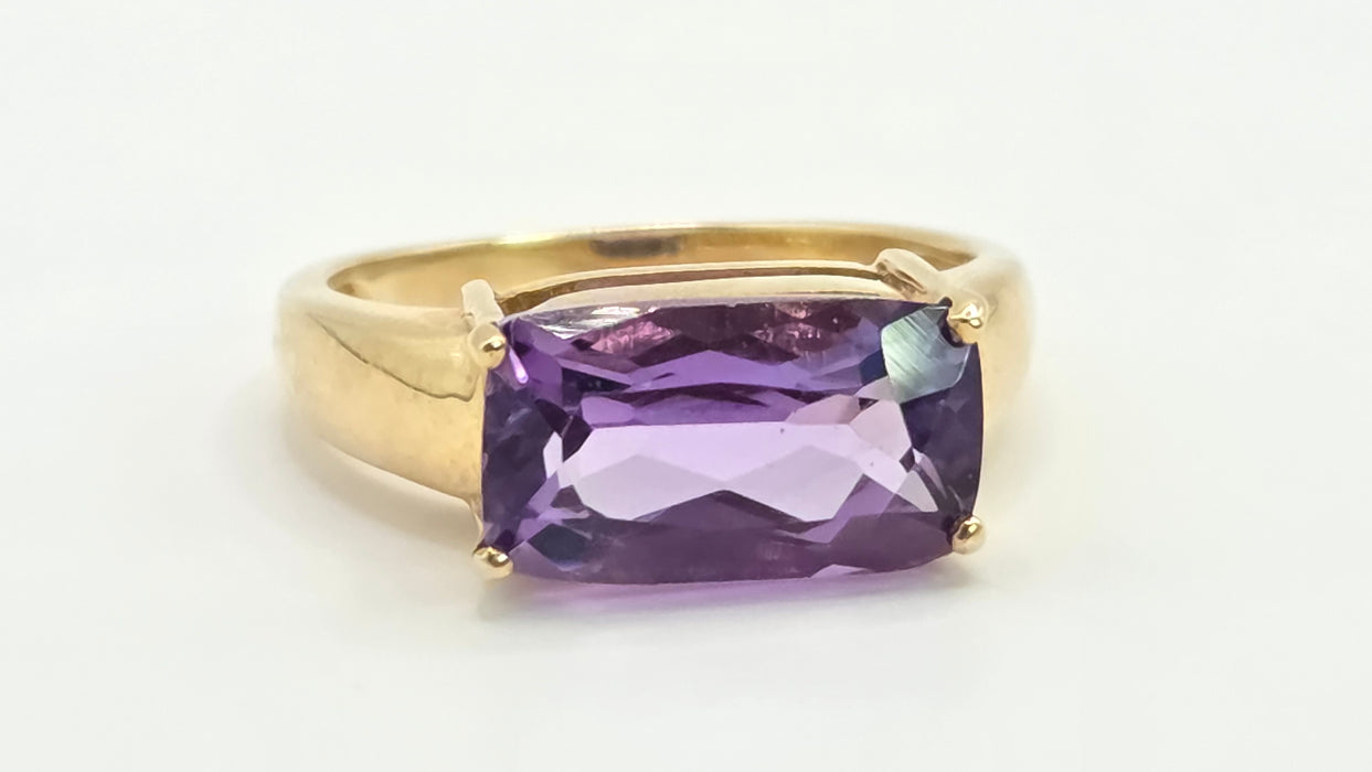 Vintage: 9ct Gold Rectangular Amethyst Solitaire Ring