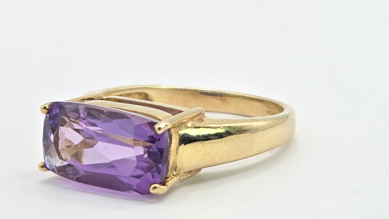Vintage: 9ct Gold Rectangular Amethyst Solitaire Ring