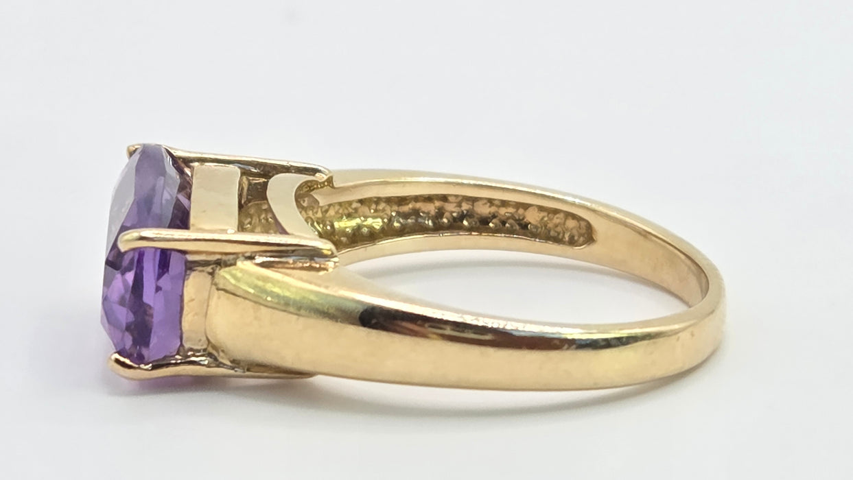 Vintage: 9ct Gold Rectangular Amethyst Solitaire Ring