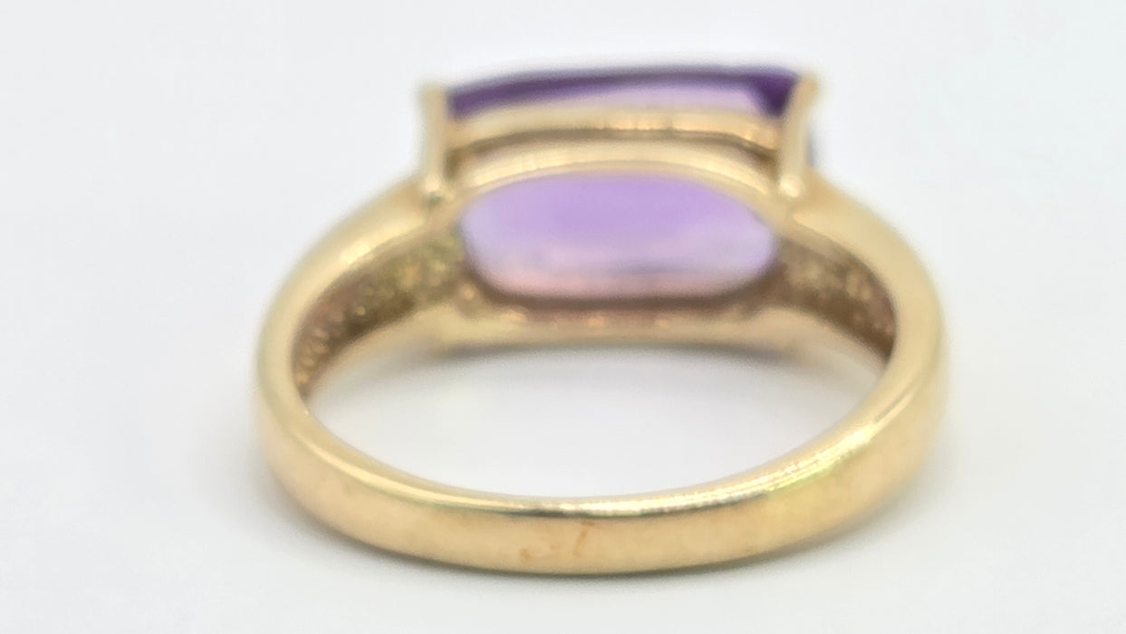 Vintage: 9ct Gold Rectangular Amethyst Solitaire Ring