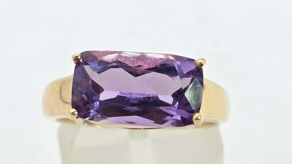 Vintage: 9ct Gold Rectangular Amethyst Solitaire Ring