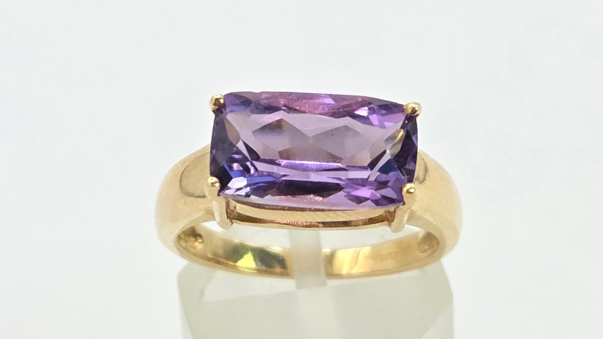 Vintage: 9ct Gold Rectangular Amethyst Solitaire Ring