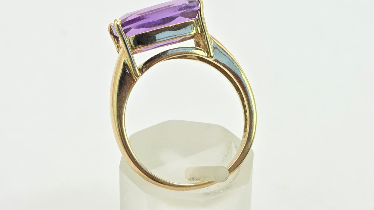 Vintage: 9ct Gold Rectangular Amethyst Solitaire Ring