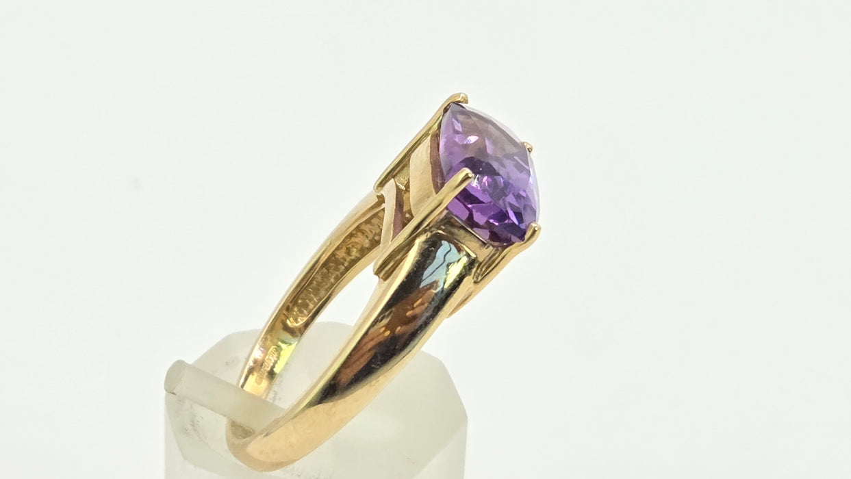 Vintage: 9ct Gold Rectangular Amethyst Solitaire Ring