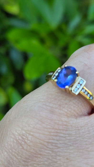 Vintage: 18ct Yellow Gold Tanzanite (1.15ct) & Diamond Dress Ring