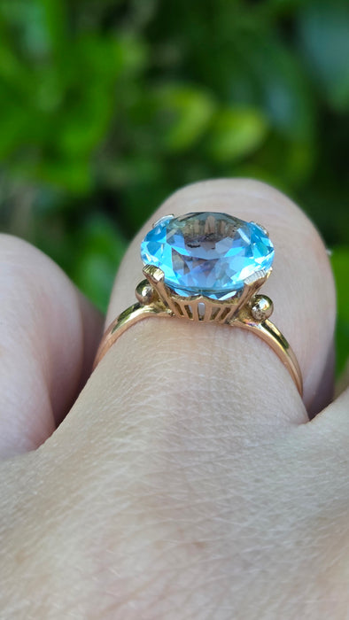 Vintage: 14ct Gold Blue Topaz Solitaire Ring