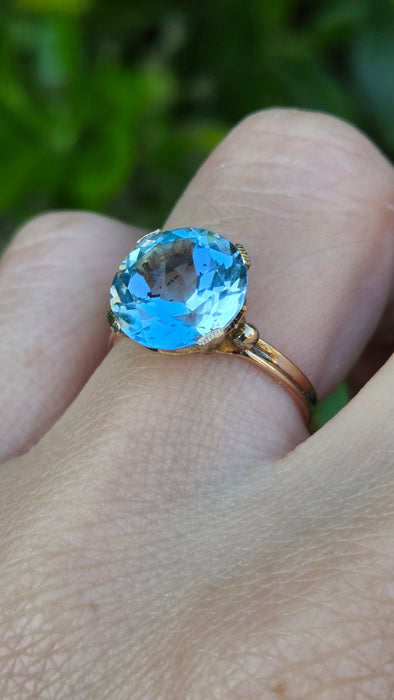 Vintage: 14ct Gold Blue Topaz Solitaire Ring