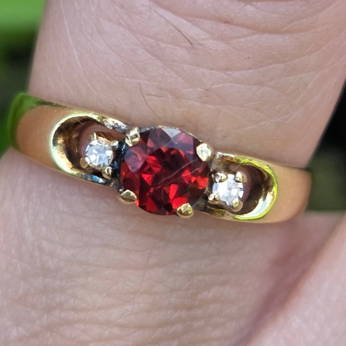 Vintage: 14ct Yellow Gold Orange Citrine & Twin Diamond Ring