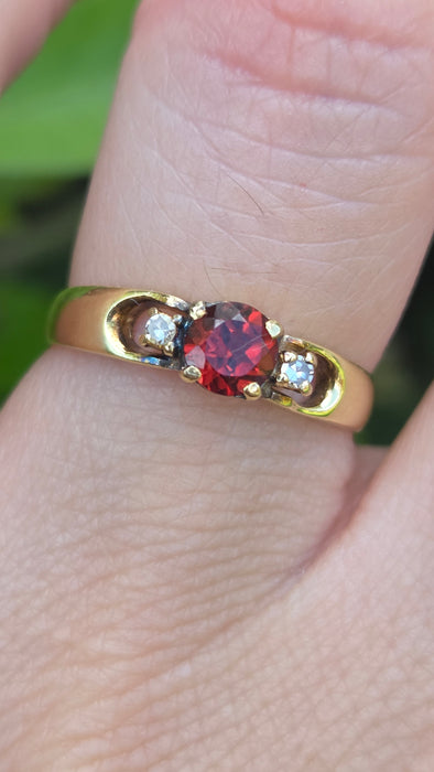 Vintage: 14ct Yellow Gold Orange Citrine & Twin Diamond Ring