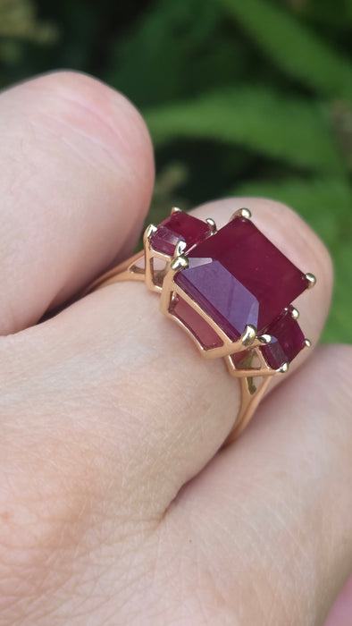 Vintage: 9ct Yellow Gold Ruby Trilogy Cocktail Ring