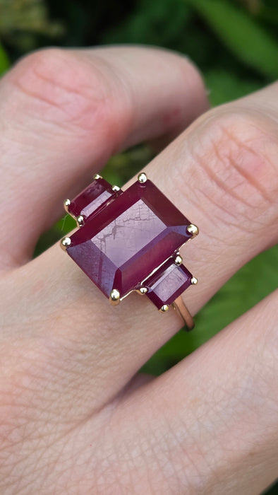 Vintage: 9ct Yellow Gold Ruby Trilogy Cocktail Ring