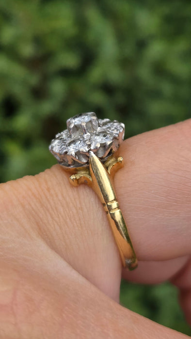 Vintage: 18ct Gold Diamond Daisy Cluster Ring — 1.00ct