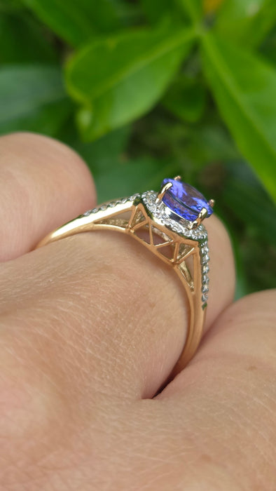 Vintage: 9ct Yellow Gold Tanzanite & White Spinel Cluster Ring