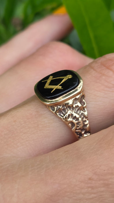 Vintage: 9ct Yellow Gold Black Onyx Masonic Signet Ring — From 1986